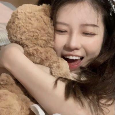 小姑娘艾萝依